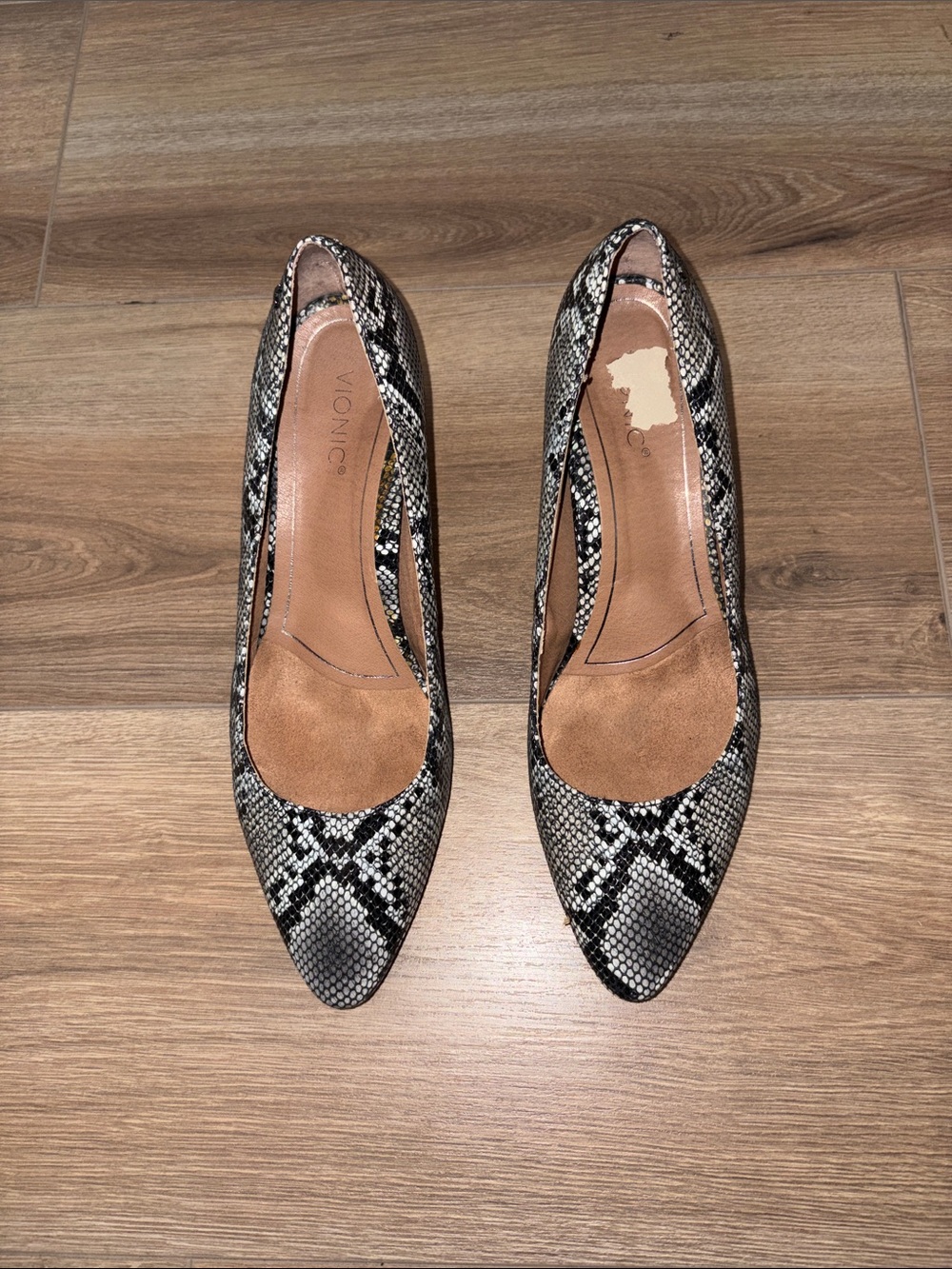 Vionic Mia Snake pumps, women’s size 9